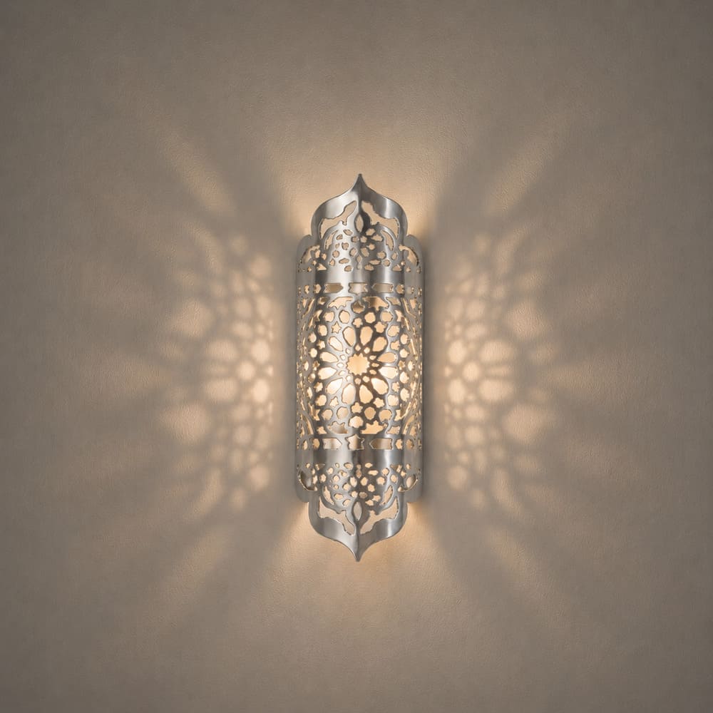 aplique marroquí de aluminio Prandit encendido