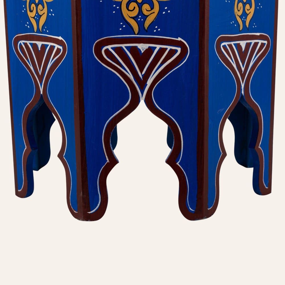 mesa marroquí de madera pintada azul detalle