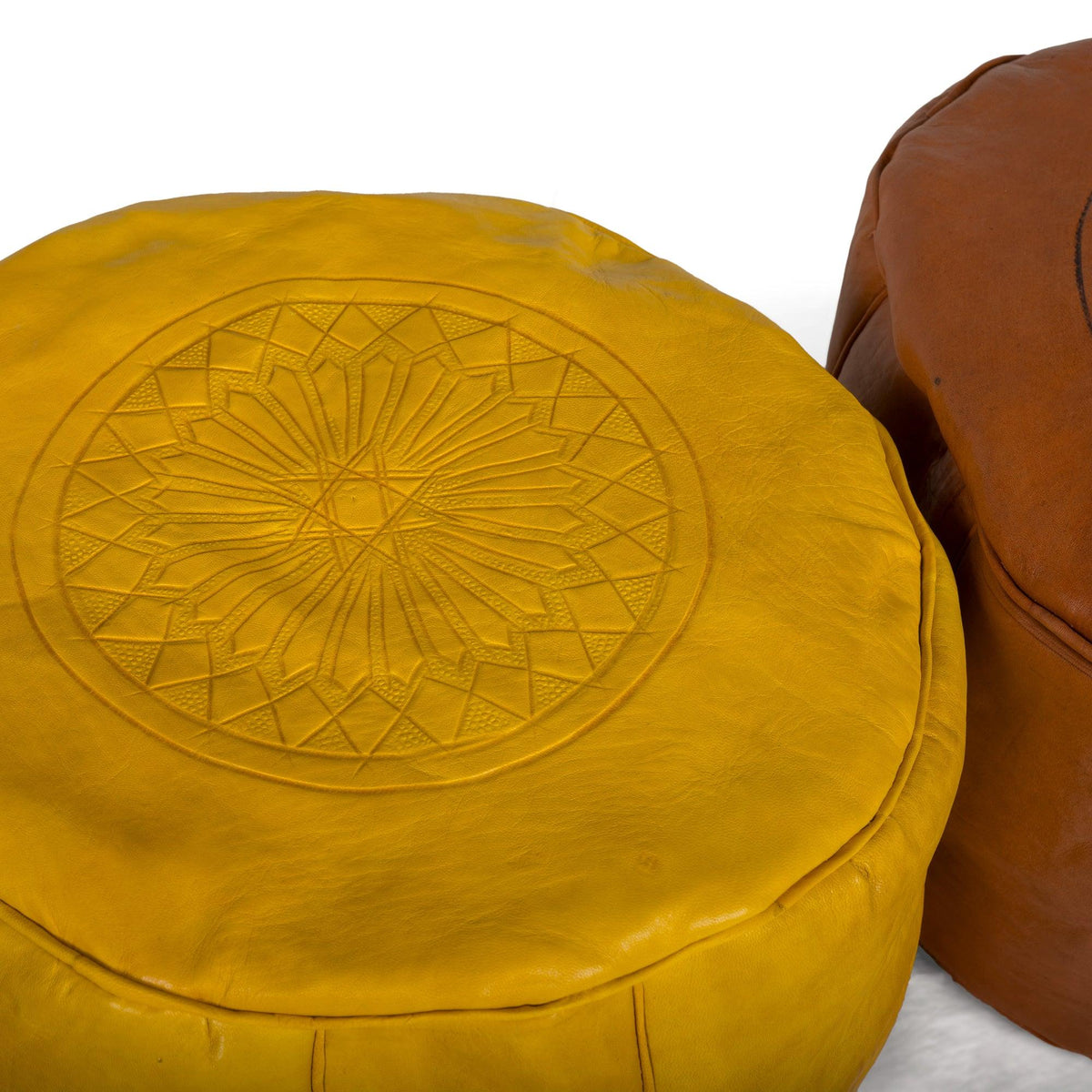 Puff árabe de cuero liso en varios colores